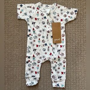 Goumi Kids Short Sleeve Zippered Onesie Celebration Size 0-3 3-6M New
